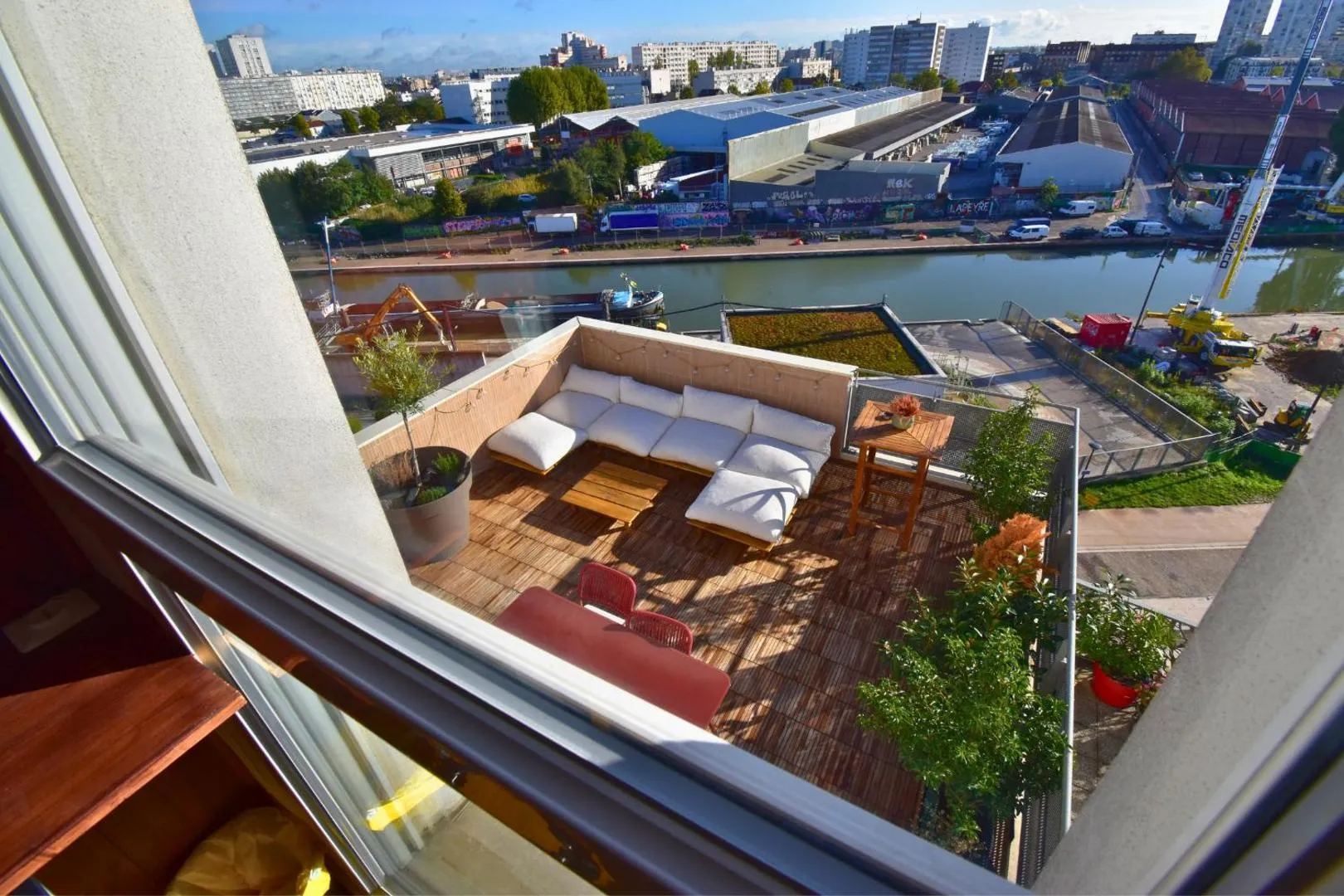 Avant / après : rénover un duplex brut avec terrasse sur les quais d'Aubervilliers