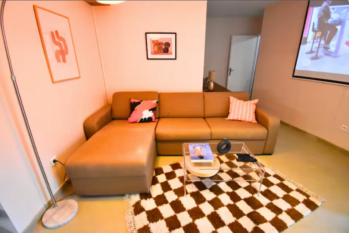 Avant / après : donner une identité à un appartement neuf et sans âme à Aubervilliers