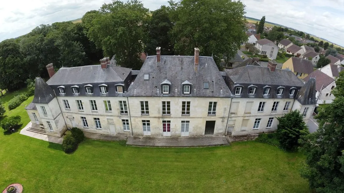 Gérer le Château de Ravenel : transformer un domaine d’exception en expérience rentable